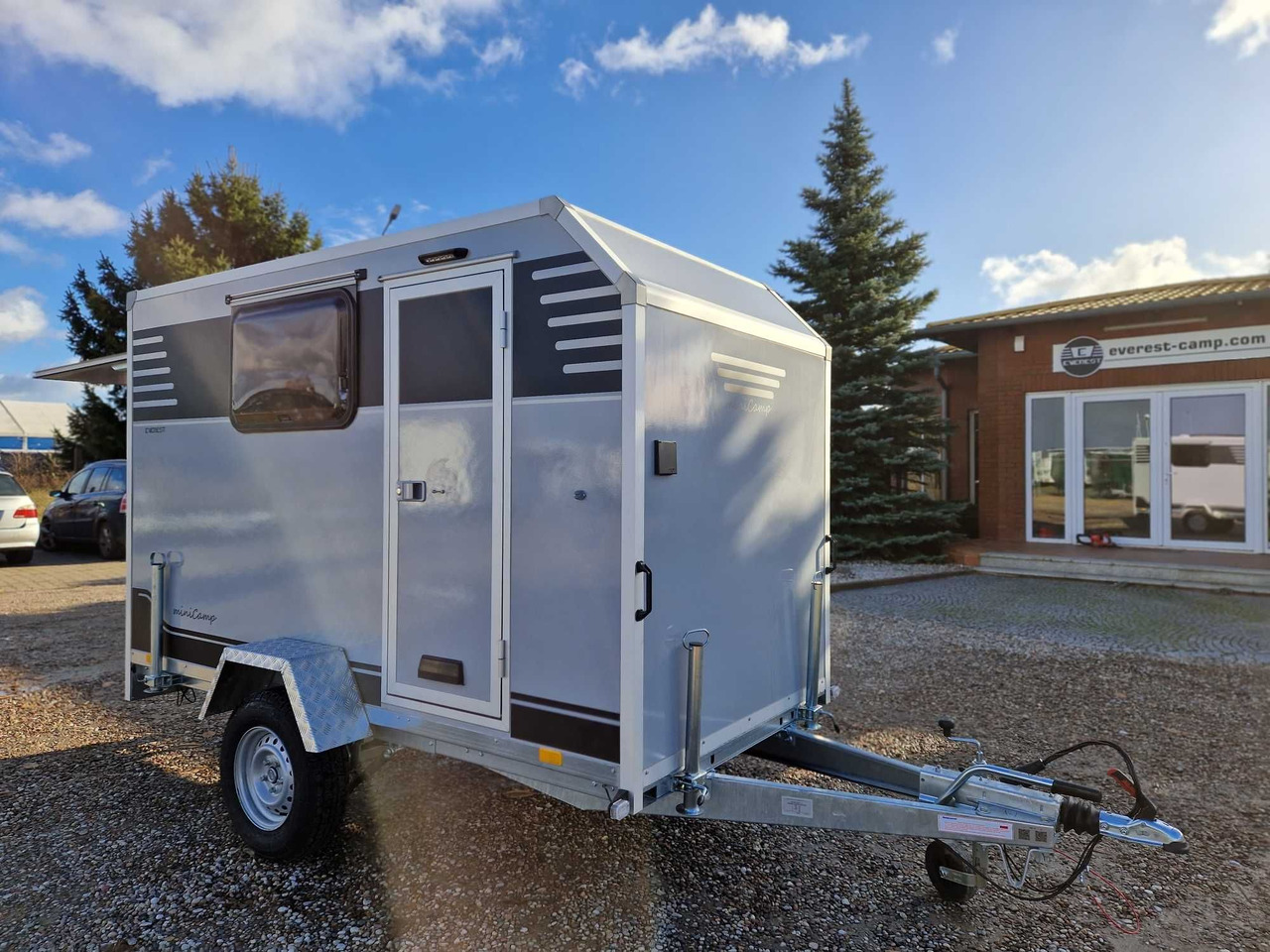 Minicamp Everest Lekki mały kemping camper DMC 600 do 1000kg NOWA - Ρυμουλκούμενο τροχόσπιτο: φωτογραφία 1 Minicamp Everest Lekki mały kemping camper DMC 600 do 1000kg NOWA - Ρυμουλκούμενο τροχόσπιτο: φωτογραφία 1