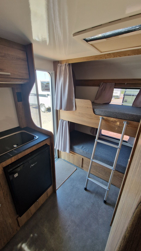 N-LAZUR Niewiadów Nowa Przyczepa Kempingowa dla 4 osób z Łazienką - Ρυμουλκούμενο τροχόσπιτο: φωτογραφία 3 N-LAZUR Niewiadów Nowa Przyczepa Kempingowa dla 4 osób z Łazienką - Ρυμουλκούμενο τροχόσπιτο: φωτογραφία 3