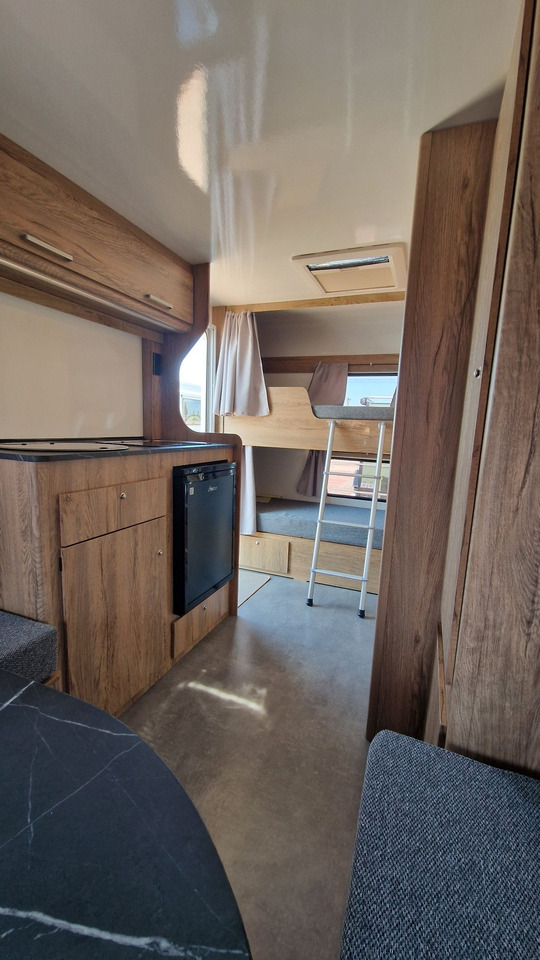 N-LAZUR Niewiadów Nowa Przyczepa Kempingowa dla 4 osób z Łazienką - Ρυμουλκούμενο τροχόσπιτο: φωτογραφία 2 N-LAZUR Niewiadów Nowa Przyczepa Kempingowa dla 4 osób z Łazienką - Ρυμουλκούμενο τροχόσπιτο: φωτογραφία 2