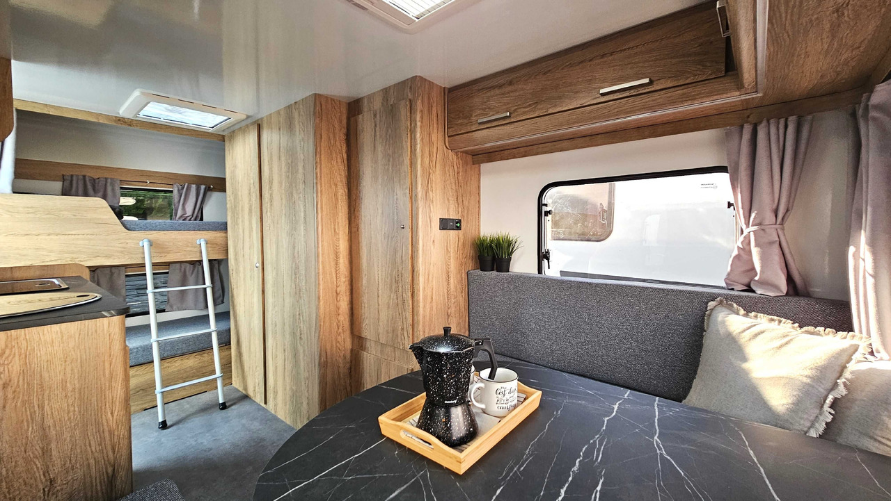 Nowy 2025 N-LAZUR Niewiadów dla 4os. - Ρυμουλκούμενο τροχόσπιτο: φωτογραφία 4 Nowy 2025 N-LAZUR Niewiadów dla 4os. - Ρυμουλκούμενο τροχόσπιτο: φωτογραφία 4