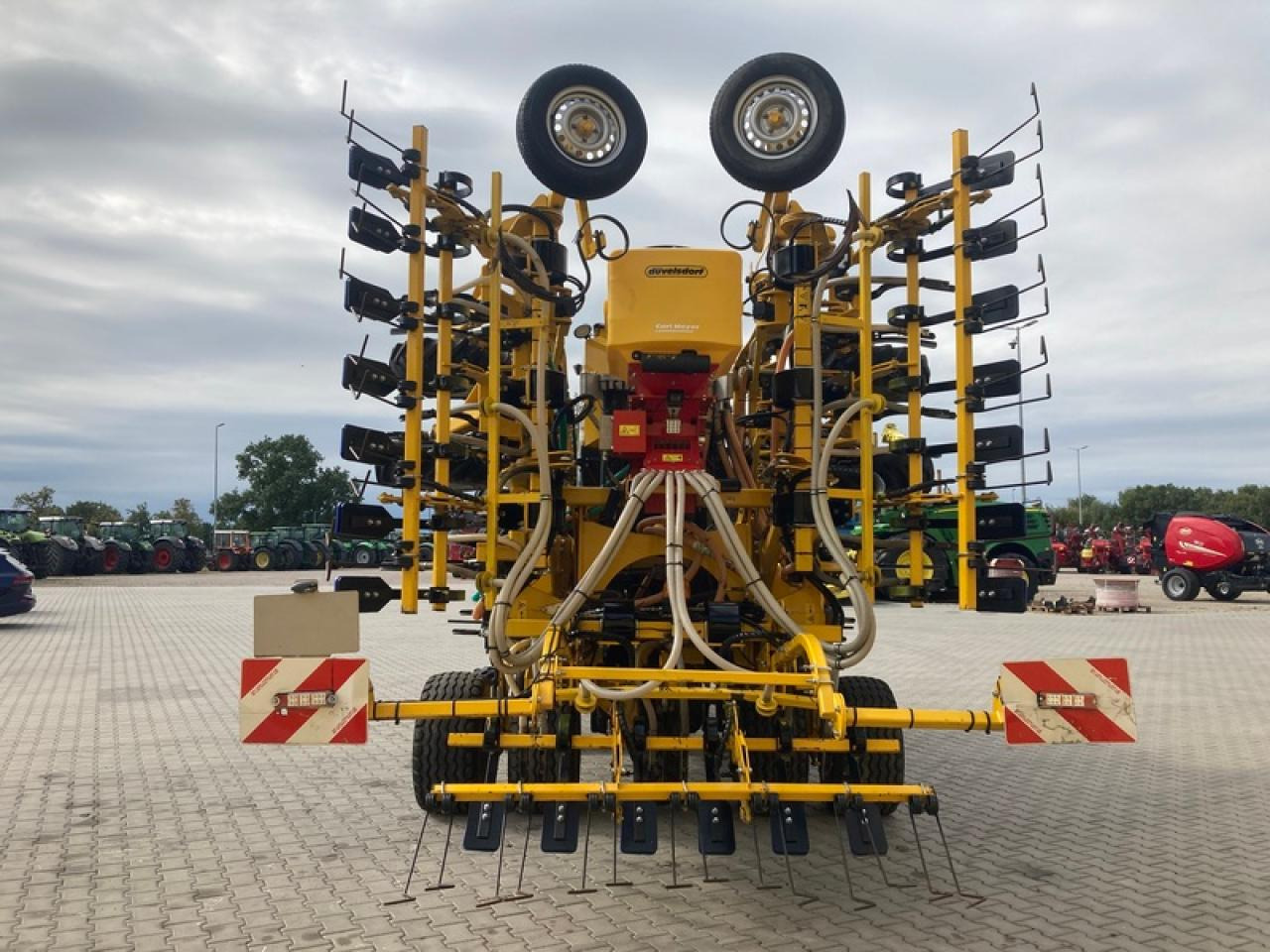 CLAYDON HYBRID T 6 VIEL ZUBEHÖR - Σπαρτική μηχανή ακριβείας: φωτογραφία 3 CLAYDON HYBRID T 6 VIEL ZUBEHÖR - Σπαρτική μηχανή ακριβείας: φωτογραφία 3