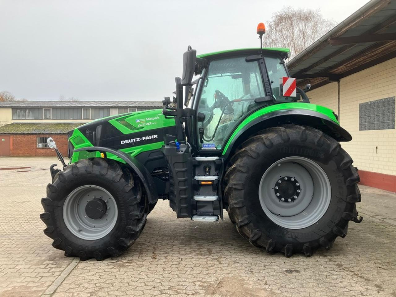 Deutz-Fahr 6230 TTV - Τρακτέρ: φωτογραφία 2 Deutz-Fahr 6230 TTV - Τρακτέρ: φωτογραφία 2