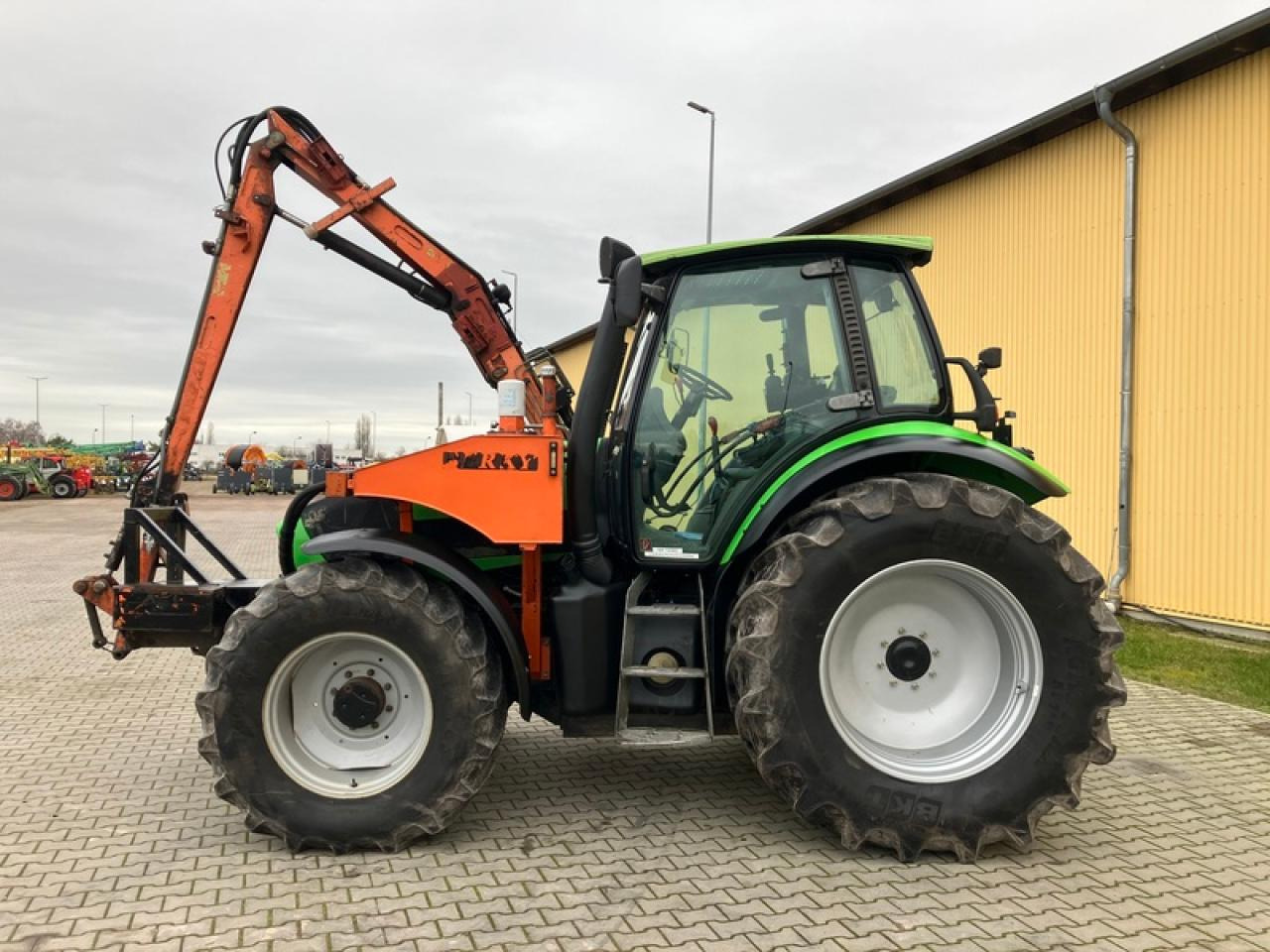 Deutz-Fahr AGROTRON 150 TT+BERKY MÄHAUSLEGER - Τρακτέρ: φωτογραφία 2 Deutz-Fahr AGROTRON 150 TT+BERKY MÄHAUSLEGER - Τρακτέρ: φωτογραφία 2