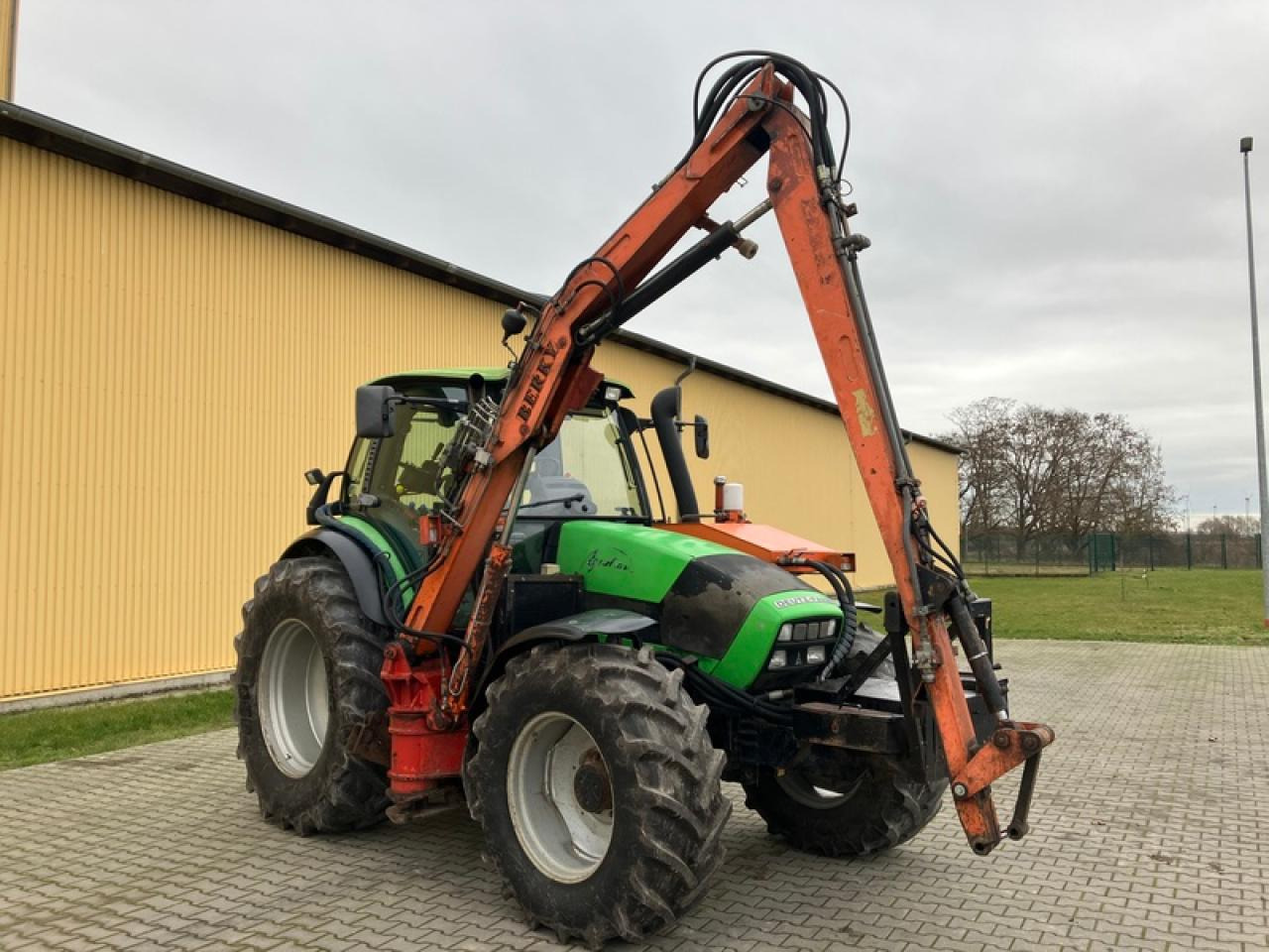 Deutz-Fahr AGROTRON 150 TT+BERKY MÄHAUSLEGER - Τρακτέρ: φωτογραφία 5 Deutz-Fahr AGROTRON 150 TT+BERKY MÄHAUSLEGER - Τρακτέρ: φωτογραφία 5