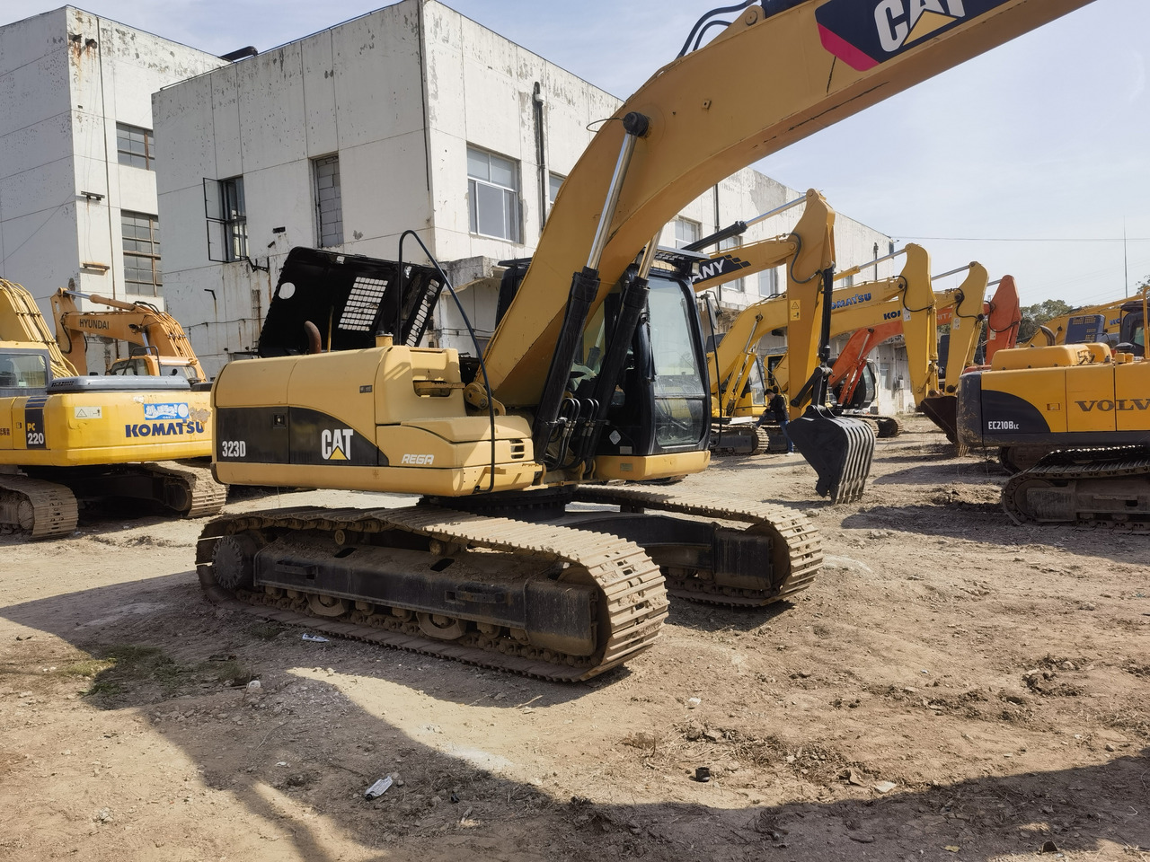 CATERPILLAR 323D - Ερπυστριοφόρος εκσκαφέας: φωτογραφία 2 CATERPILLAR 323D - Ερπυστριοφόρος εκσκαφέας: φωτογραφία 2