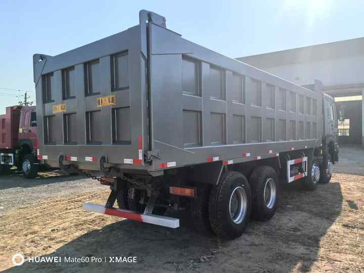 HOWO Heavy Dump Truck 6x4 8x4 Diesel Manual Transmission Right Left Hand Drive Sinotruck Dump Truck - Φορτηγό ανατρεπόμενο: φωτογραφία 4 HOWO Heavy Dump Truck 6x4 8x4 Diesel Manual Transmission Right Left Hand Drive Sinotruck Dump Truck - Φορτηγό ανατρεπόμενο: φωτογραφία 4