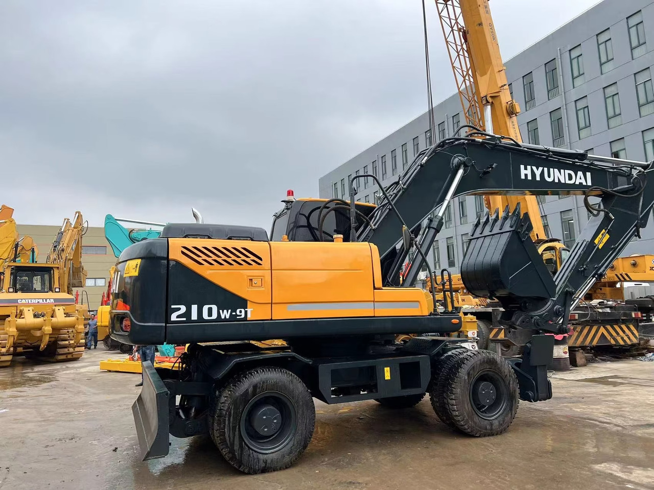 Hyundai 210w-9 wheel excavator - Τροχοφόρος εκσκαφέας: φωτογραφία 2 Hyundai 210w-9 wheel excavator - Τροχοφόρος εκσκαφέας: φωτογραφία 2