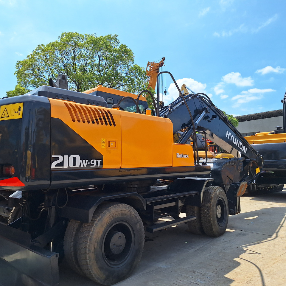 Hyundai 210w-9 wheel excavator - Τροχοφόρος εκσκαφέας: φωτογραφία 1 Hyundai 210w-9 wheel excavator - Τροχοφόρος εκσκαφέας: φωτογραφία 1