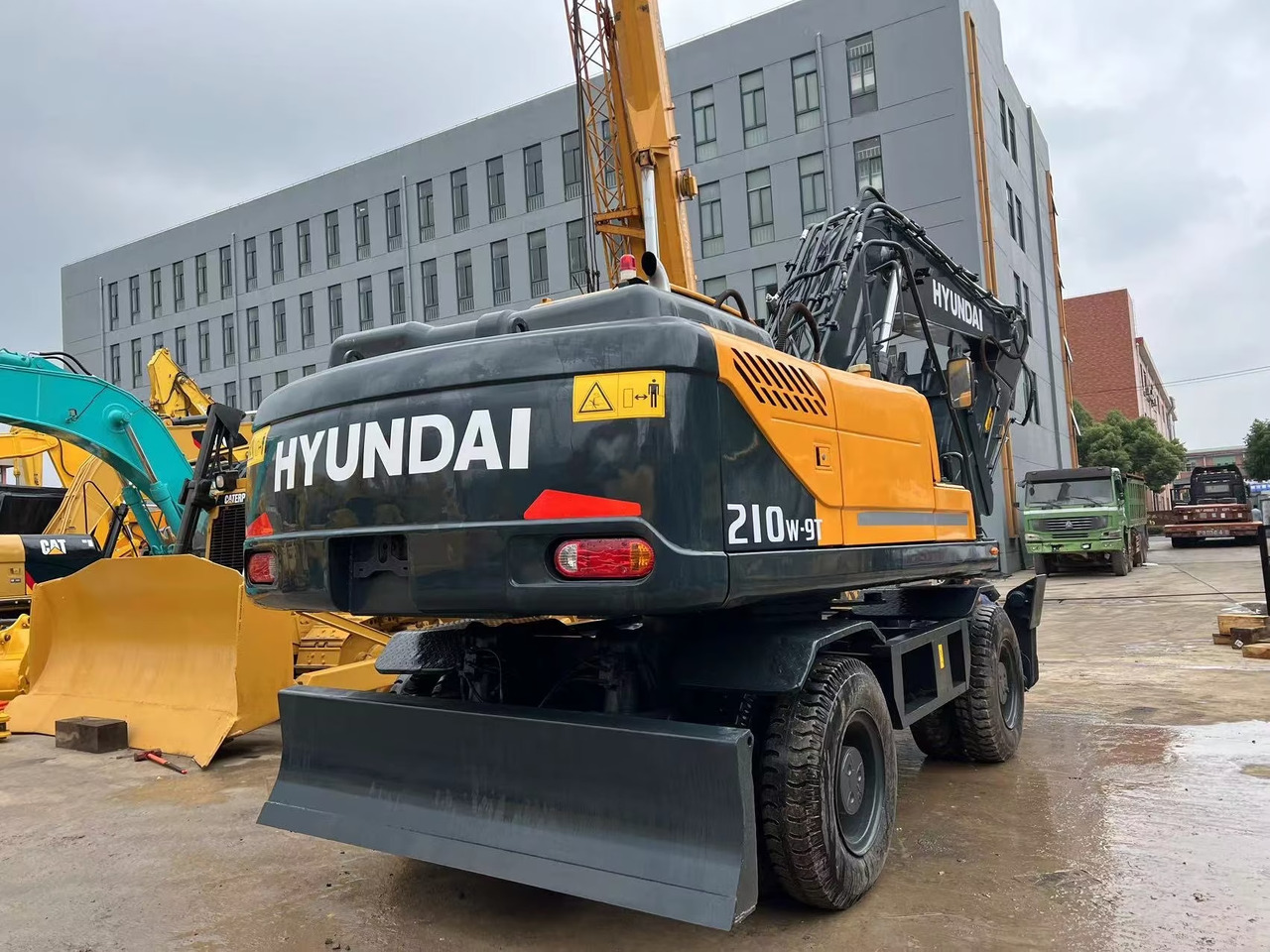 Hyundai 210w-9 wheel excavator - Τροχοφόρος εκσκαφέας: φωτογραφία 2 Hyundai 210w-9 wheel excavator - Τροχοφόρος εκσκαφέας: φωτογραφία 2