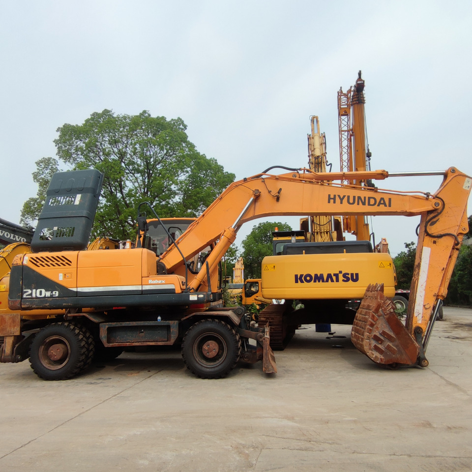 Hyundai 210w-9 wheel excavator - Τροχοφόρος εκσκαφέας: φωτογραφία 1 Hyundai 210w-9 wheel excavator - Τροχοφόρος εκσκαφέας: φωτογραφία 1