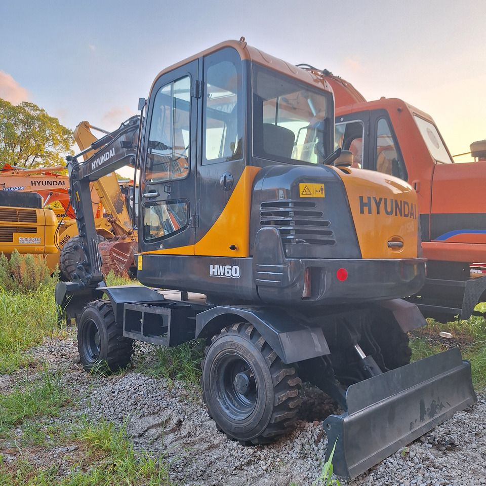 Hyundai 60vs excavator - Τροχοφόρος εκσκαφέας: φωτογραφία 3 Hyundai 60vs excavator - Τροχοφόρος εκσκαφέας: φωτογραφία 3
