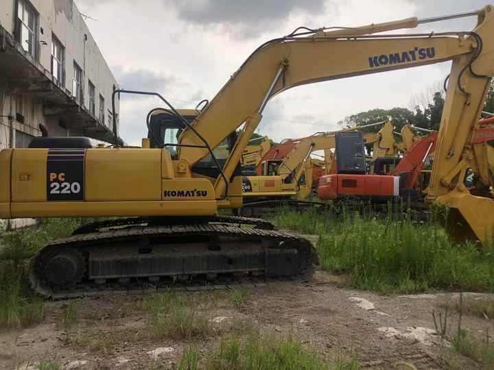 Komatsu PC220-7 - Ερπυστριοφόρος εκσκαφέας: φωτογραφία 2 Komatsu PC220-7 - Ερπυστριοφόρος εκσκαφέας: φωτογραφία 2
