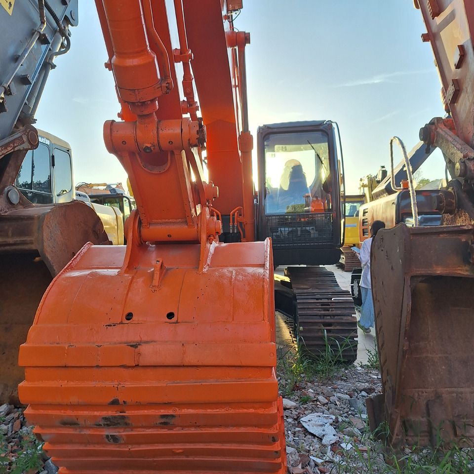 Second hand Hitachi ZX210 excavator - Εκσκαφέας: φωτογραφία 1 Second hand Hitachi ZX210 excavator - Εκσκαφέας: φωτογραφία 1