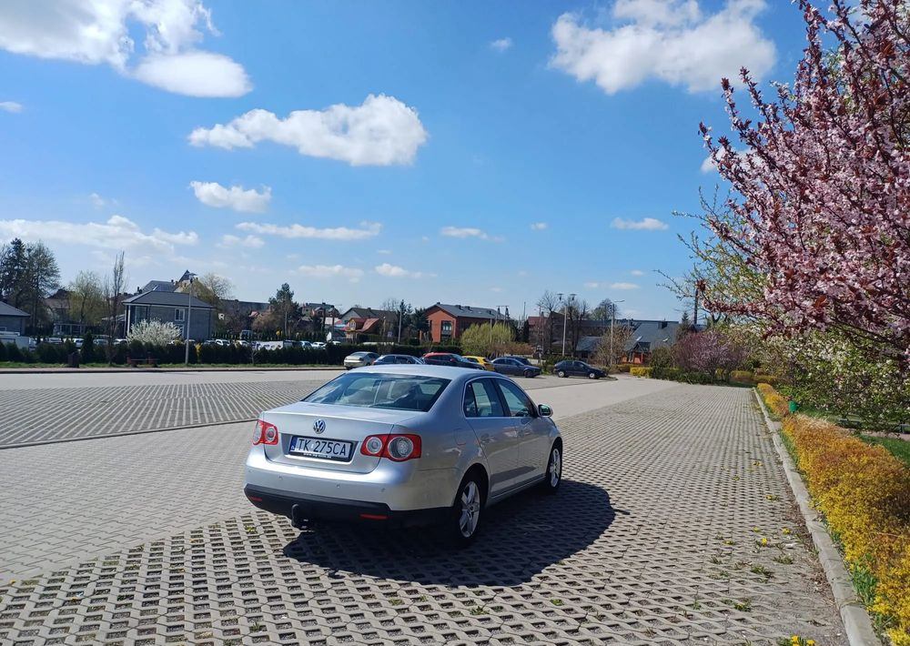 Volkswagen Jetta 2.0 TDI DPF Comfortline - Λιμουζίνα/ Sedan: φωτογραφία 3 Volkswagen Jetta 2.0 TDI DPF Comfortline - Λιμουζίνα/ Sedan: φωτογραφία 3