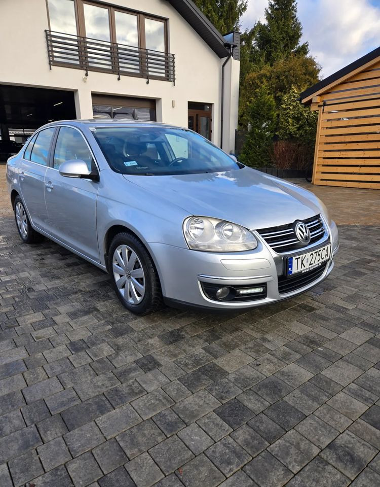 Volkswagen Jetta 2.0 TDI Sportline - Λιμουζίνα/ Sedan: φωτογραφία 3 Volkswagen Jetta 2.0 TDI Sportline - Λιμουζίνα/ Sedan: φωτογραφία 3