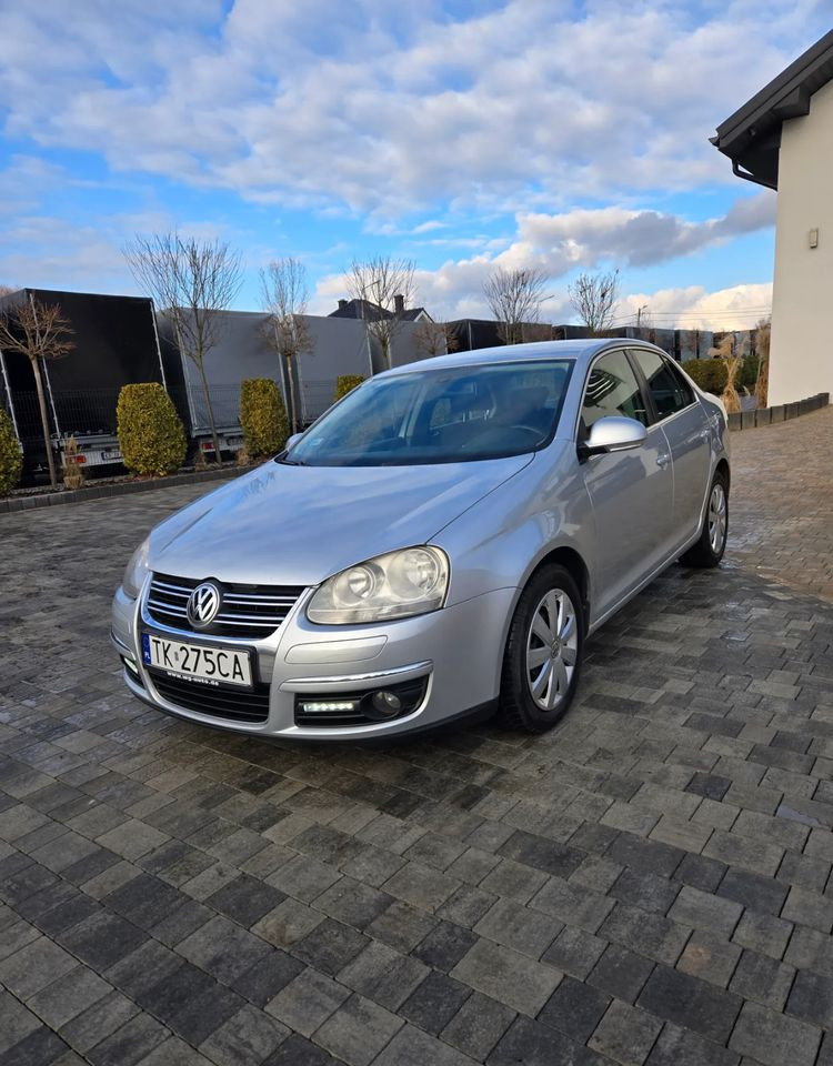 Volkswagen Jetta 2.0 TDI Sportline - Λιμουζίνα/ Sedan: φωτογραφία 2 Volkswagen Jetta 2.0 TDI Sportline - Λιμουζίνα/ Sedan: φωτογραφία 2
