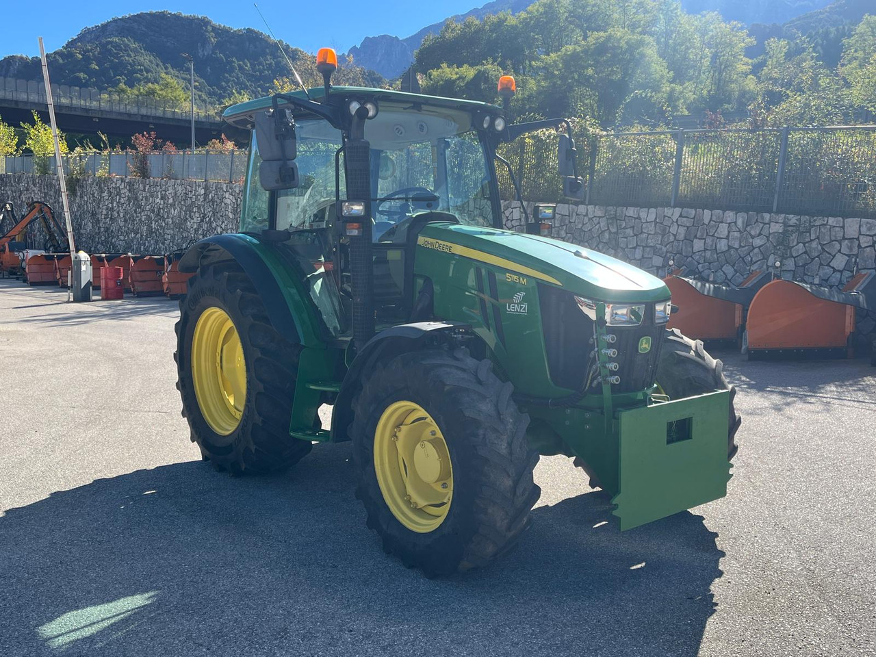 JOHN DEERE 5115M - Τρακτέρ: φωτογραφία 4 JOHN DEERE 5115M - Τρακτέρ: φωτογραφία 4