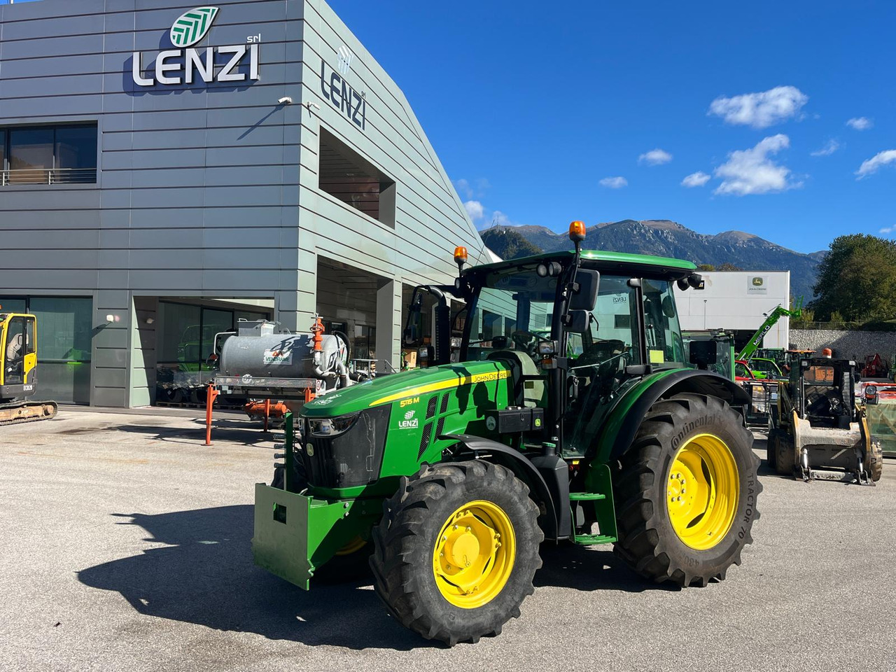 JOHN DEERE 5115M - Τρακτέρ: φωτογραφία 1 JOHN DEERE 5115M - Τρακτέρ: φωτογραφία 1