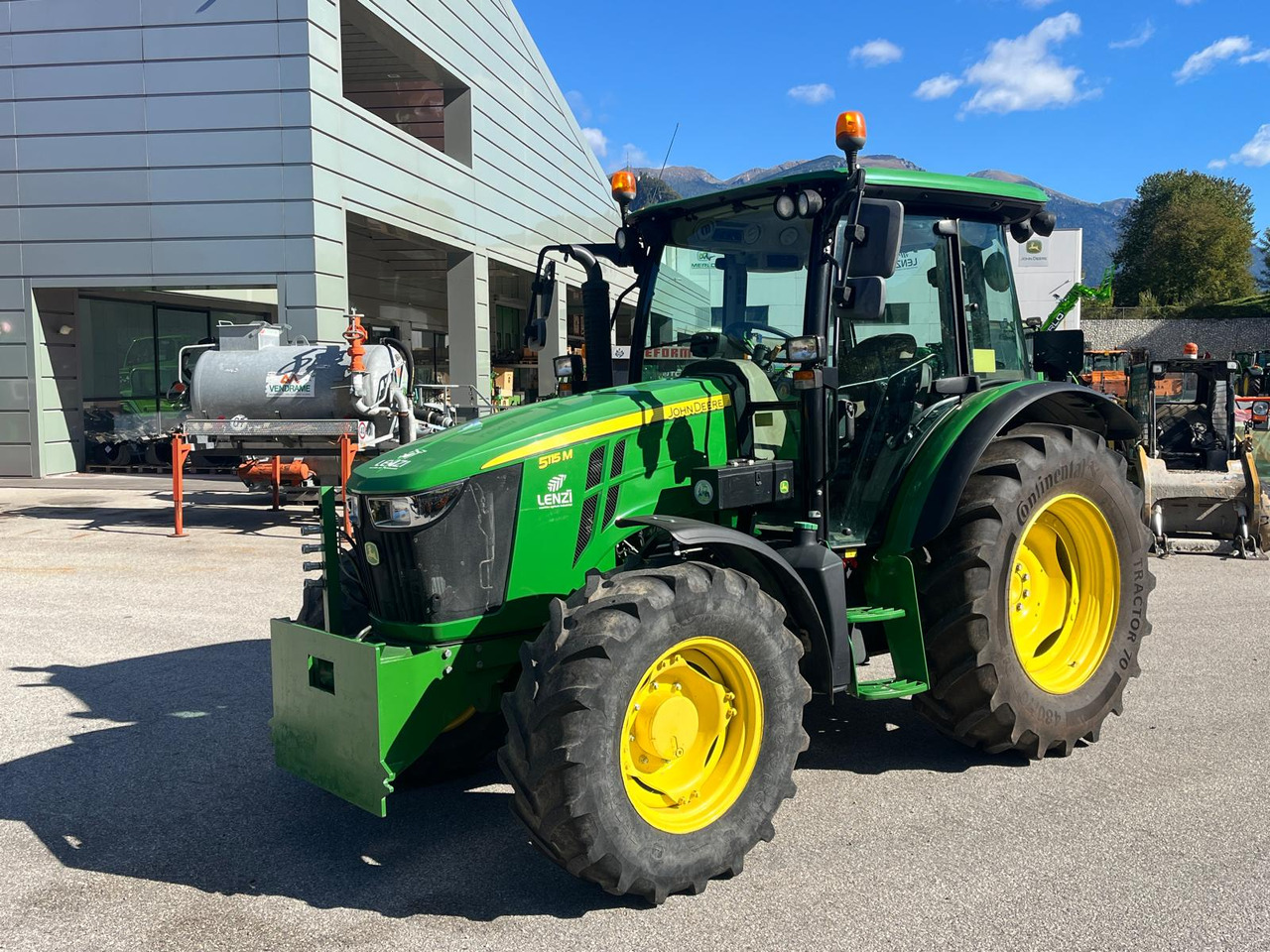 JOHN DEERE 5115M - Τρακτέρ: φωτογραφία 2 JOHN DEERE 5115M - Τρακτέρ: φωτογραφία 2