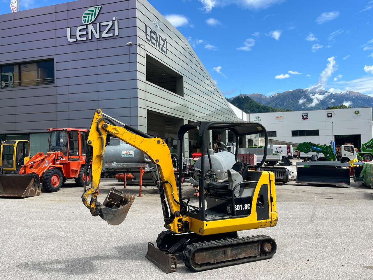 MINIESCAVATORE CAT 301.8 C - Μίνι εκσκαφέας: φωτογραφία 1 MINIESCAVATORE CAT 301.8 C - Μίνι εκσκαφέας: φωτογραφία 1