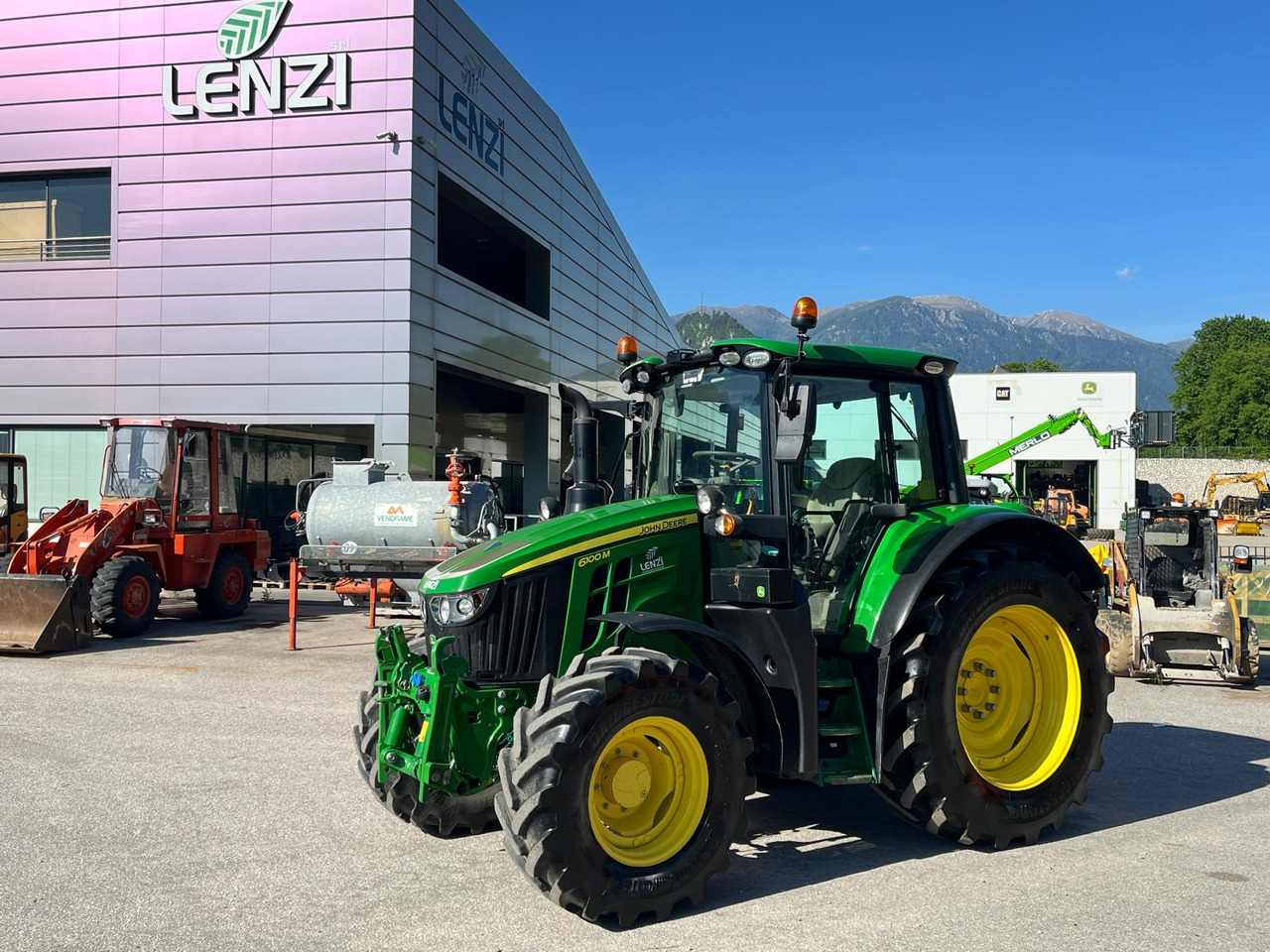 TRATTORE JOHN DEERE 6100M - Τρακτέρ: φωτογραφία 1 TRATTORE JOHN DEERE 6100M - Τρακτέρ: φωτογραφία 1