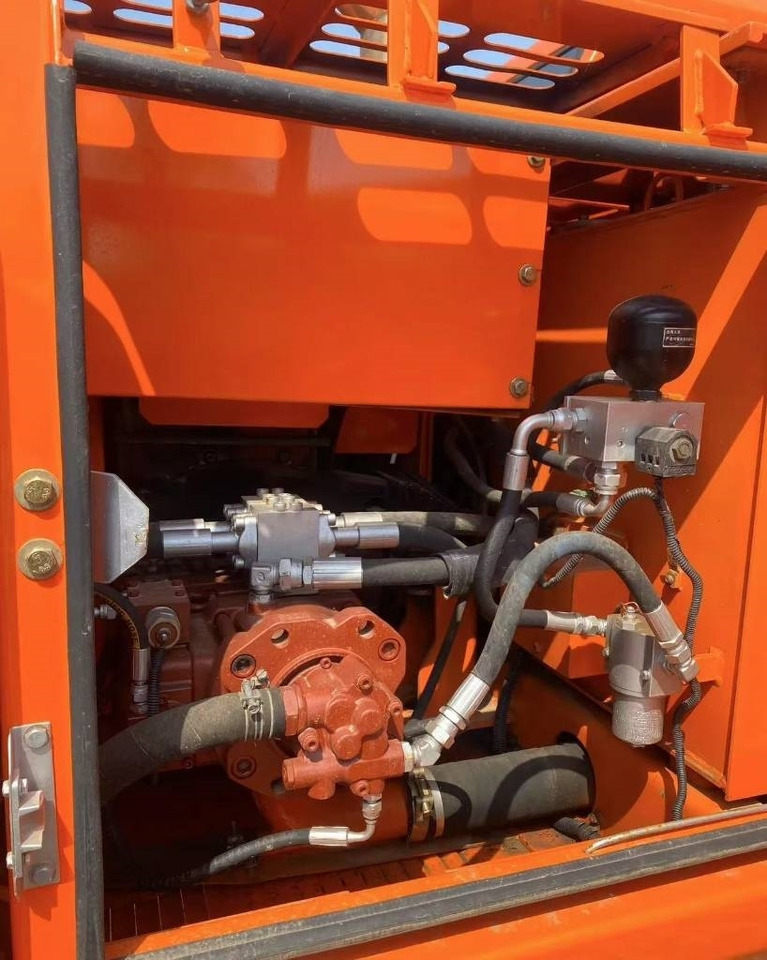 Doosan DH 150  - Ερπυστριοφόρος εκσκαφέας: φωτογραφία 3 Doosan DH 150  - Ερπυστριοφόρος εκσκαφέας: φωτογραφία 3