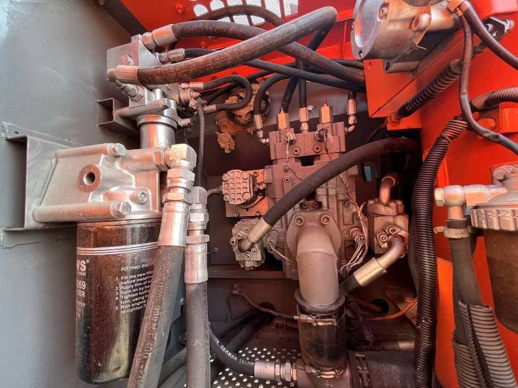 Hitachi ZX 160 LC - Ερπυστριοφόρος εκσκαφέας: φωτογραφία 4 Hitachi ZX 160 LC - Ερπυστριοφόρος εκσκαφέας: φωτογραφία 4