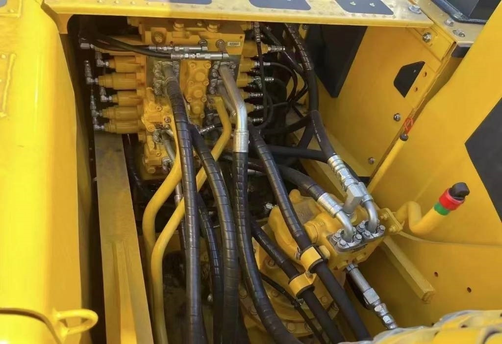 Komatsu PC 200-8  - Ερπυστριοφόρος εκσκαφέας: φωτογραφία 3 Komatsu PC 200-8  - Ερπυστριοφόρος εκσκαφέας: φωτογραφία 3