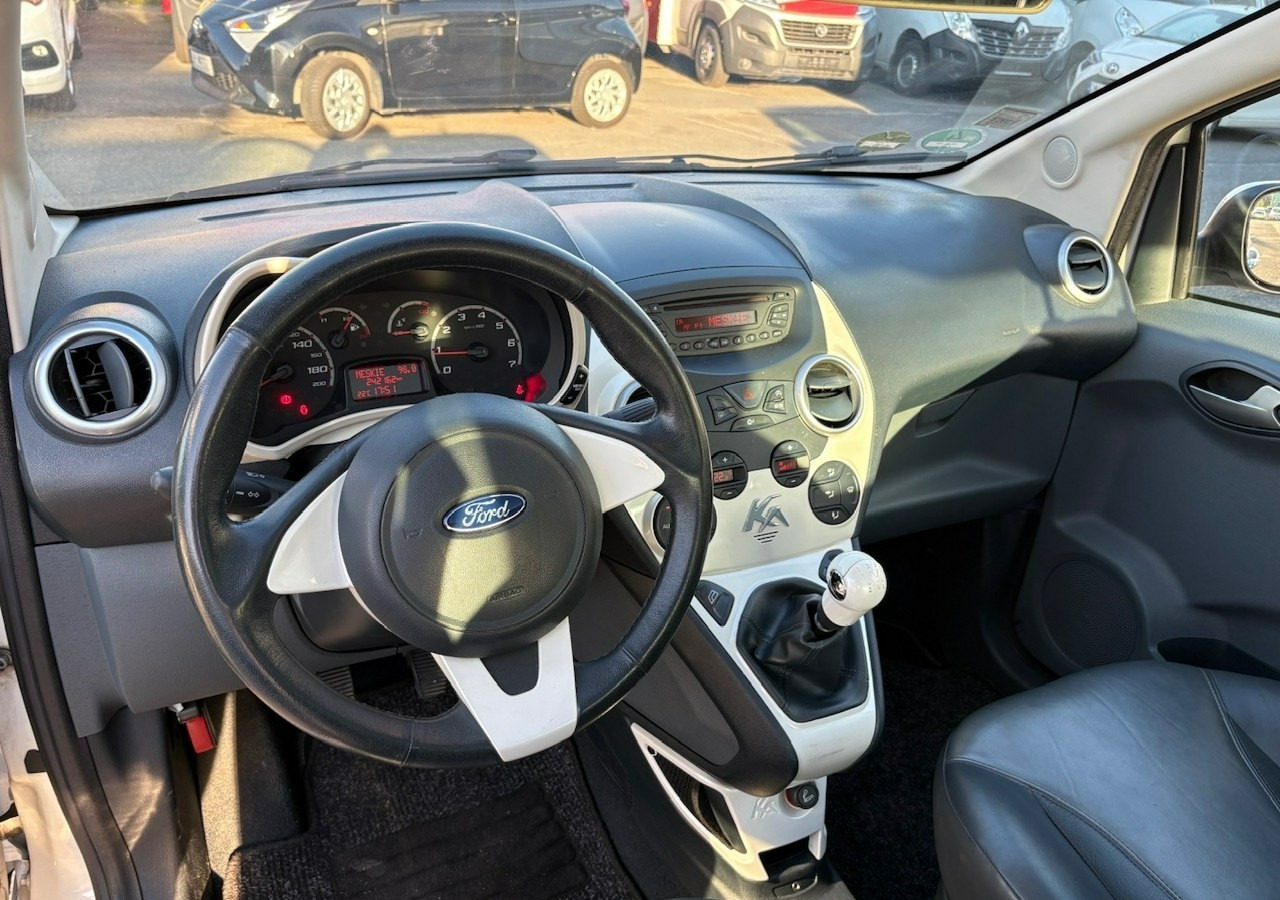Hatchback Ford KA II Ford KA 1.2 Champions Edition Klima Panorama 2012: φωτογραφία 11