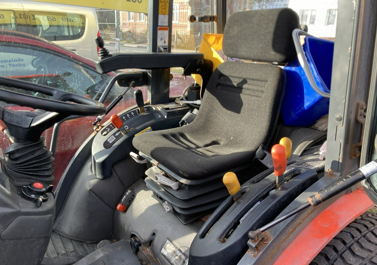 Inna Inny Traktor Kubota 4X4 B 3030 Odśnieżarka posypywarka Pług 2011 - Δημοτικό τρακτέρ: φωτογραφία 3 Inna Inny Traktor Kubota 4X4 B 3030 Odśnieżarka posypywarka Pług 2011 - Δημοτικό τρακτέρ: φωτογραφία 3