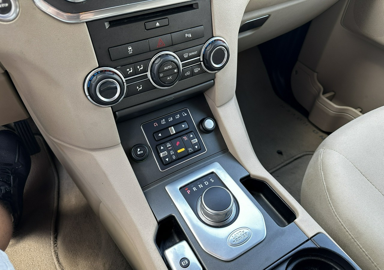 SUV Land Rover Discovery IV Discovery IV 3.0SD V6 HSE Bogate Wyposażenie 2013: φωτογραφία 9