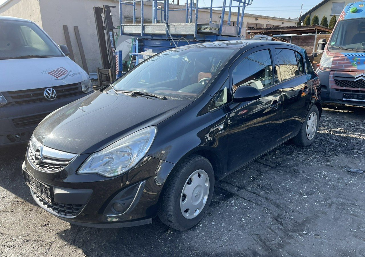 Opel Corsa D Corsa 1.4-87 KM Klima 2011 - Hatchback: φωτογραφία 2 Opel Corsa D Corsa 1.4-87 KM Klima 2011 - Hatchback: φωτογραφία 2