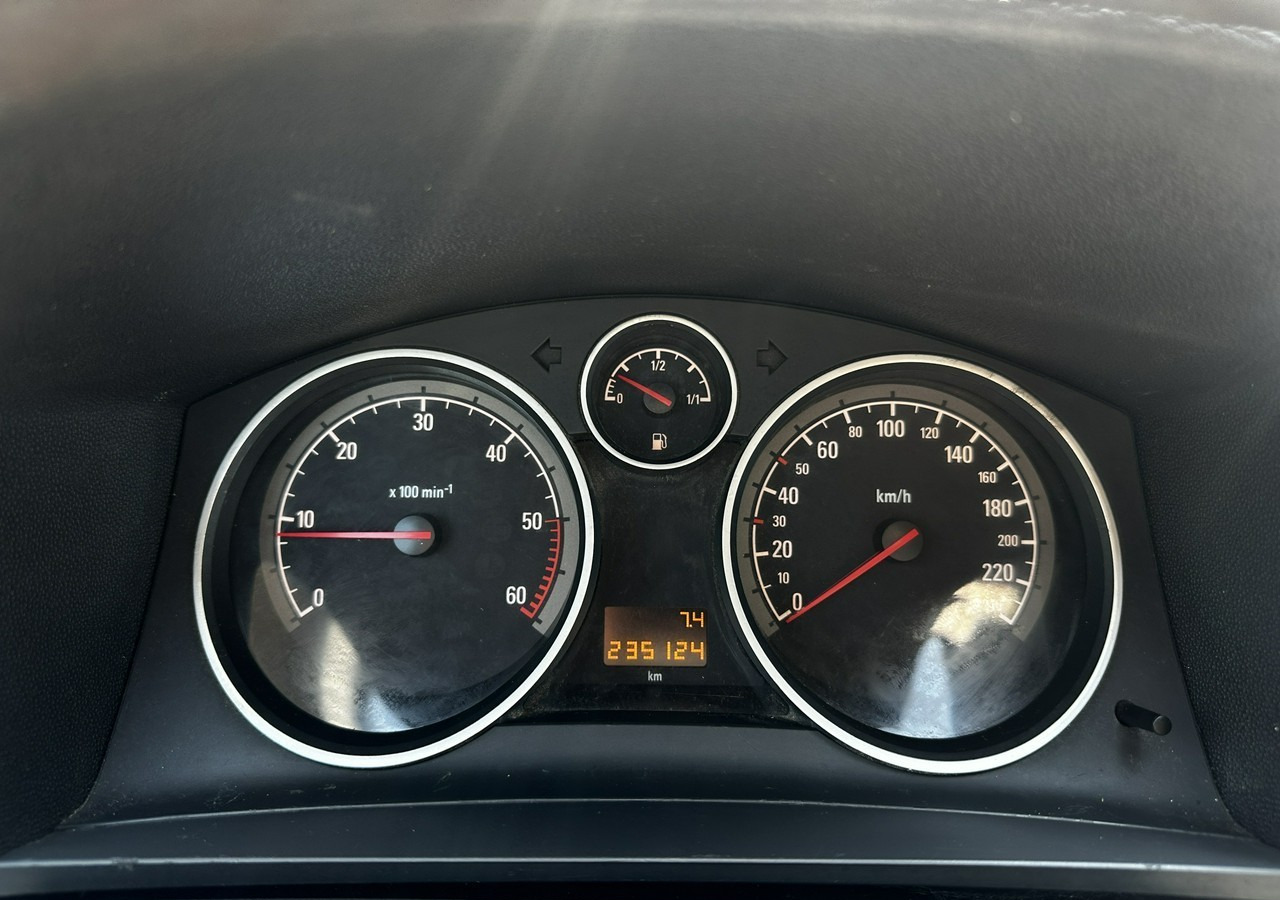 Opel Zafira B Opel Zafira do przewozu osób Niepełnosprawnych inwalida rampa - Αυτοκίνητο: φωτογραφία 5 Opel Zafira B Opel Zafira do przewozu osób Niepełnosprawnych inwalida rampa - Αυτοκίνητο: φωτογραφία 5