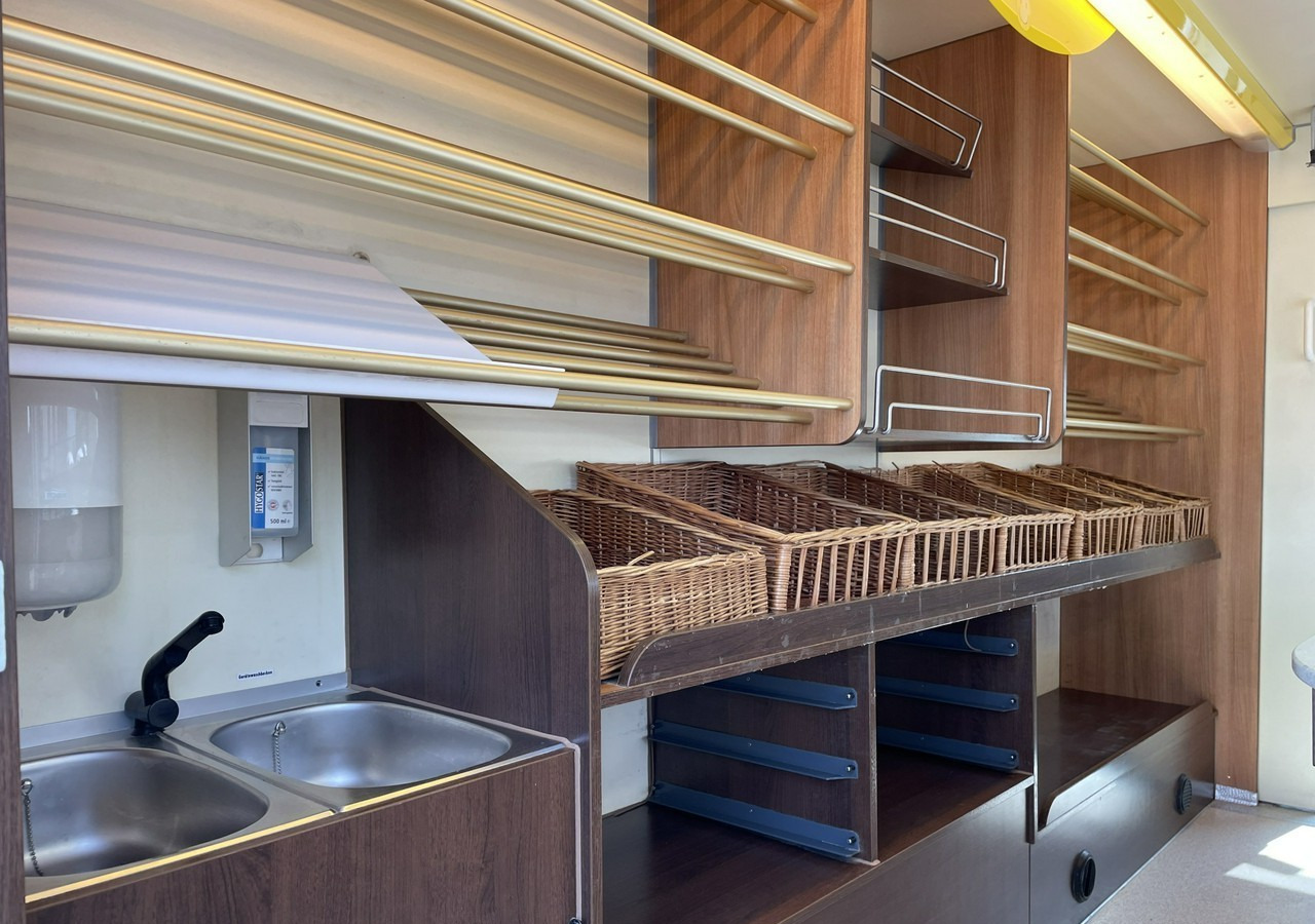 Renault Master Autosklep pieczywa Sklep Gastronomiczny Food Truck Foodtruck 2009 - Αυτοκινούμενη καντίνα: φωτογραφία 4 Renault Master Autosklep pieczywa Sklep Gastronomiczny Food Truck Foodtruck 2009 - Αυτοκινούμενη καντίνα: φωτογραφία 4