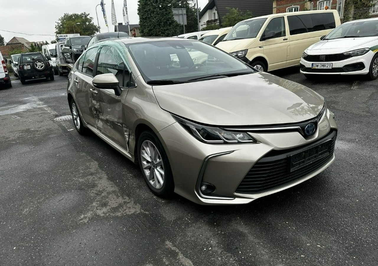 Toyota Corolla XII Corolla Sedan 1.8 Hybrid 98KM Comfort Salon PL 2022 - Λιμουζίνα/ Sedan: φωτογραφία 1 Toyota Corolla XII Corolla Sedan 1.8 Hybrid 98KM Comfort Salon PL 2022 - Λιμουζίνα/ Sedan: φωτογραφία 1