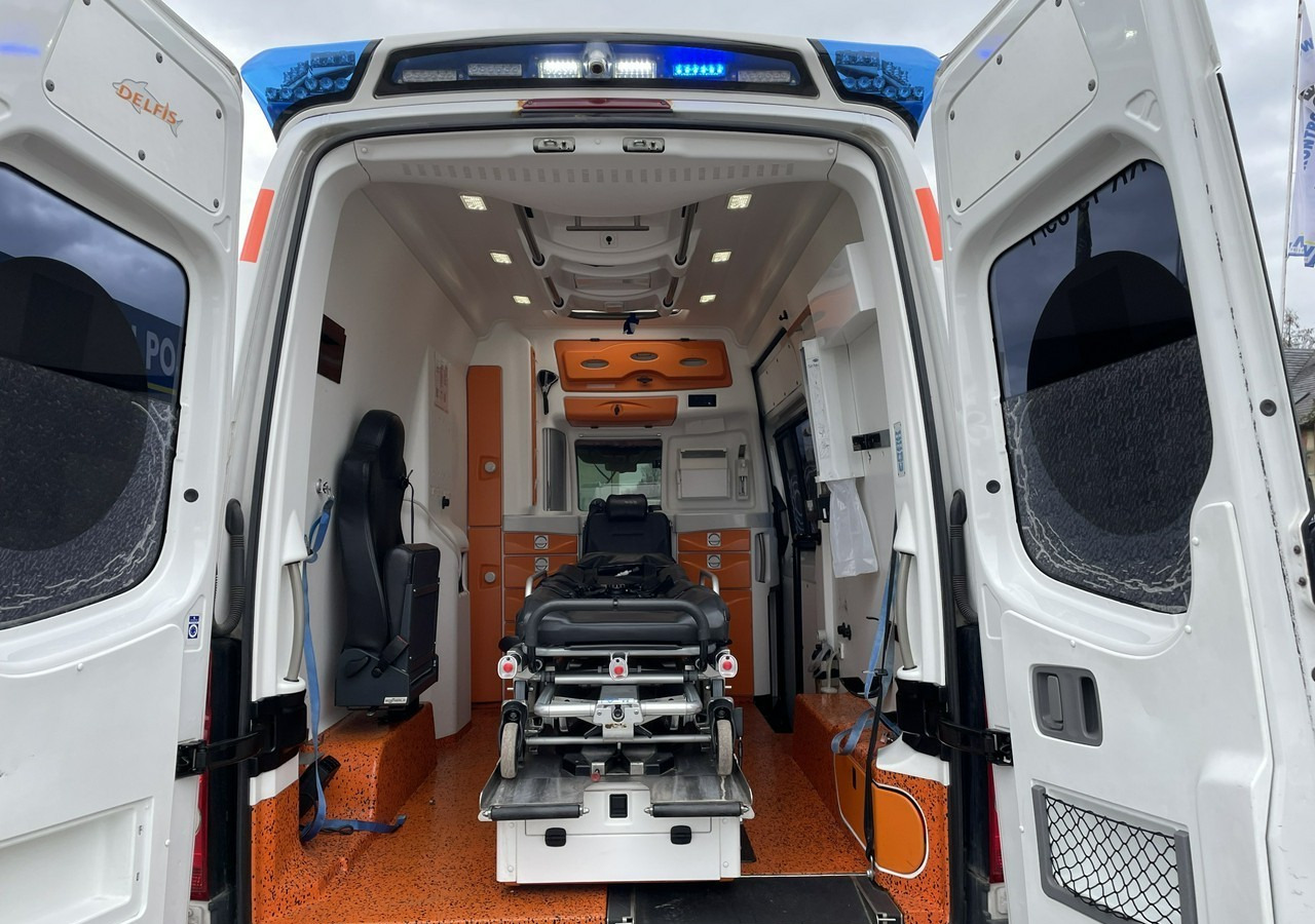 Volkswagen Crafter Crafter 2.0-163KM Karetka Ambulans Wyposażony Model 2016 - Ασθενοφόρο: φωτογραφία 2 Volkswagen Crafter Crafter 2.0-163KM Karetka Ambulans Wyposażony Model 2016 - Ασθενοφόρο: φωτογραφία 2