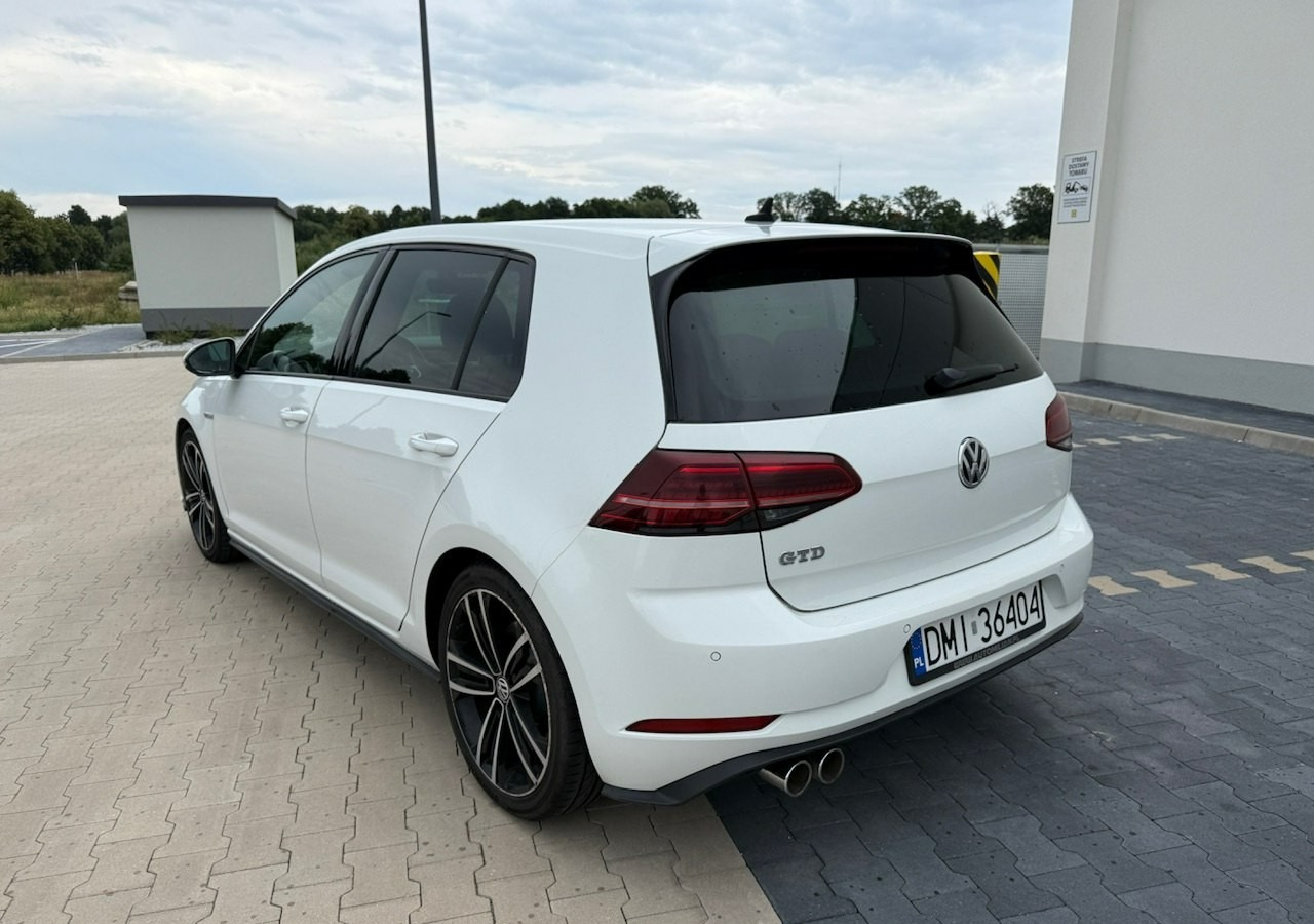 Volkswagen Golf VII GTD 2.0TDI 184KM FullLed Navi Klimatronik ACC Asystenci - Λιμουζίνα/ Sedan: φωτογραφία 3 Volkswagen Golf VII GTD 2.0TDI 184KM FullLed Navi Klimatronik ACC Asystenci - Λιμουζίνα/ Sedan: φωτογραφία 3