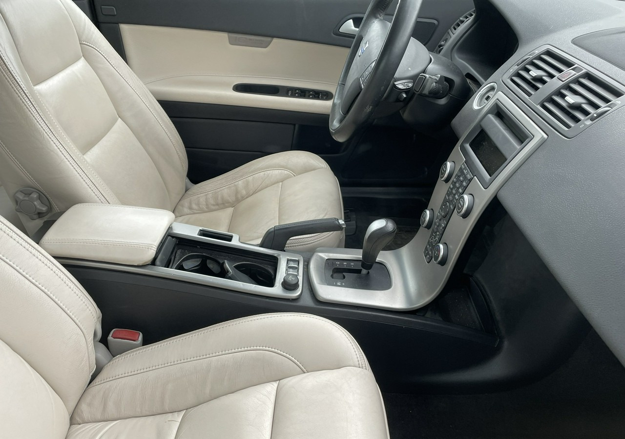 Volvo C70 II Volvo C70 2.0-136KM Cabrio Kabriolet 2010 - Αυτοκίνητο: φωτογραφία 4 Volvo C70 II Volvo C70 2.0-136KM Cabrio Kabriolet 2010 - Αυτοκίνητο: φωτογραφία 4