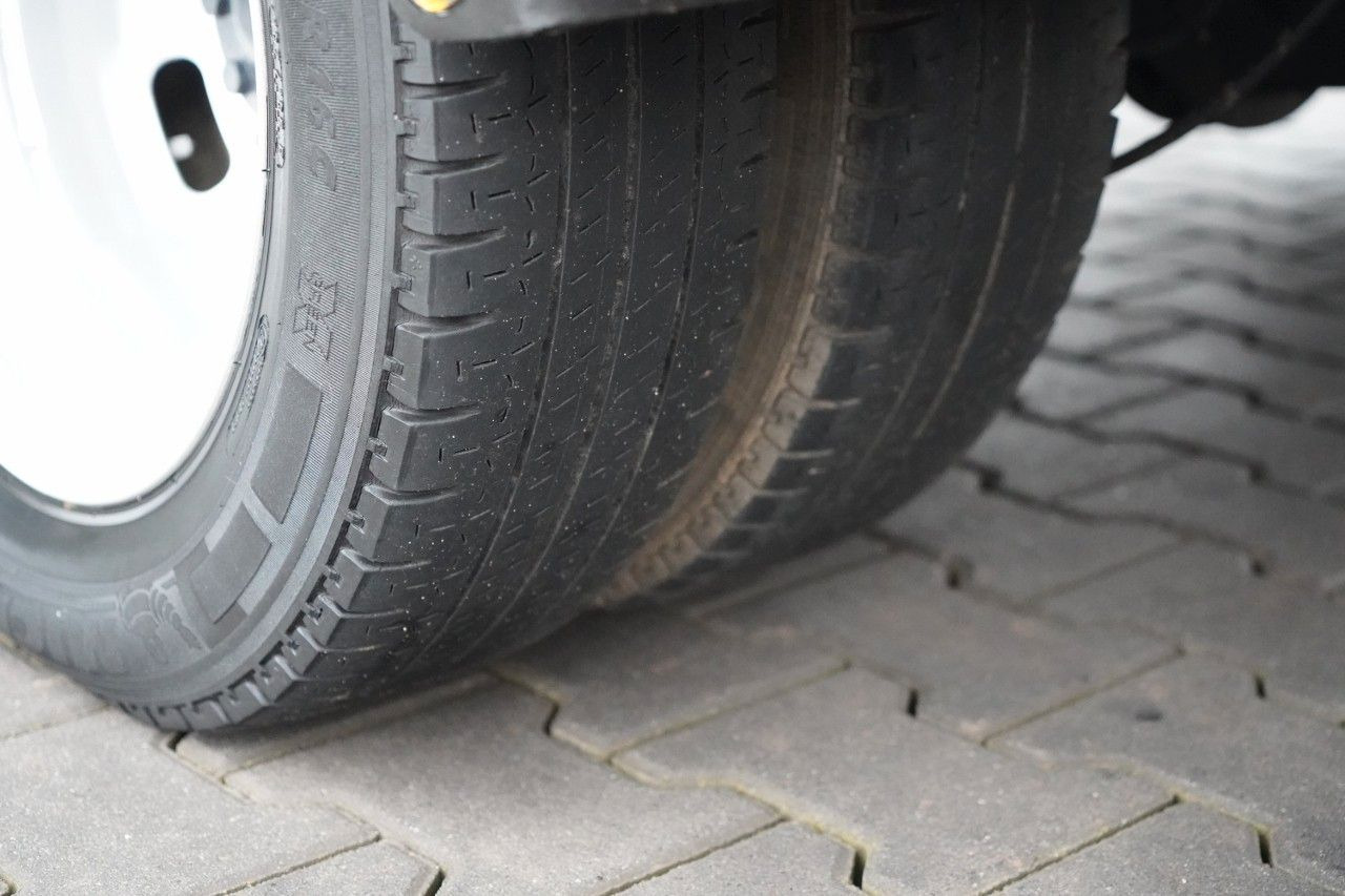 Επαγγελματικό αυτοκίνητο ψυγείο Iveco DAILY 35-140 / CHŁODNIA / AGREGAT PULSOR 400 / W: φωτογραφία 17 Επαγγελματικό αυτοκίνητο ψυγείο Iveco DAILY 35-140 / CHŁODNIA / AGREGAT PULSOR 400 / W: φωτογραφία 17