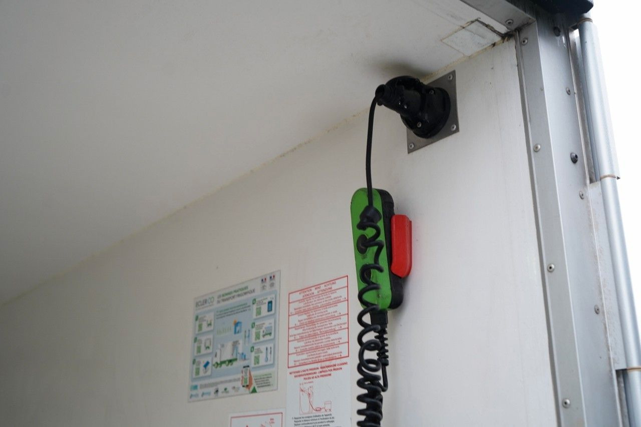 Επαγγελματικό αυτοκίνητο ψυγείο Iveco DAILY 35-140 / CHŁODNIA / AGREGAT PULSOR 400 / W: φωτογραφία 25 Επαγγελματικό αυτοκίνητο ψυγείο Iveco DAILY 35-140 / CHŁODNIA / AGREGAT PULSOR 400 / W: φωτογραφία 25