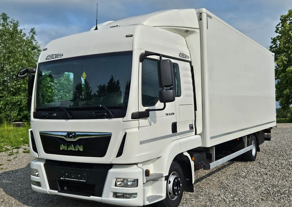 MAN TGL 12.250/KONTENER/IZOTERMA/WINDA/2019R/EURO 6/PEŁEN SERWIS/SPROWADZONY/ZADBANY/JAK NOWY/ KSIĄŻKA SERWISOWA/E6/17 PALET - Φορτηγό κόφα: φωτογραφία 1 MAN TGL 12.250/KONTENER/IZOTERMA/WINDA/2019R/EURO 6/PEŁEN SERWIS/SPROWADZONY/ZADBANY/JAK NOWY/ KSIĄŻKA SERWISOWA/E6/17 PALET - Φορτηγό κόφα: φωτογραφία 1