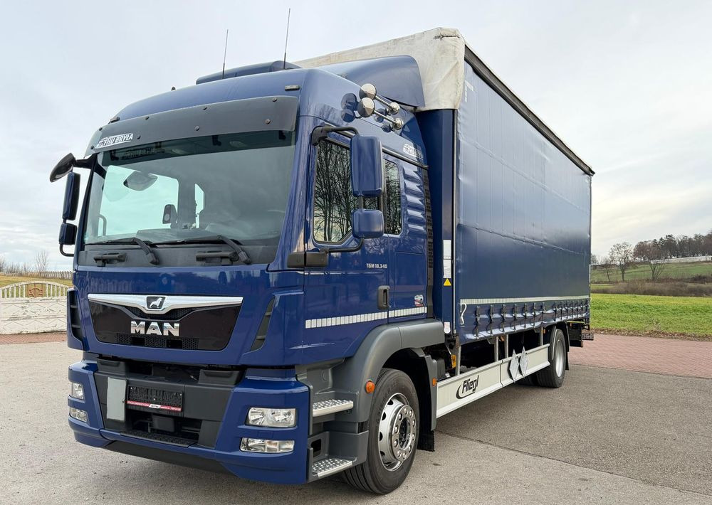 MAN TGM 18.340 / FIRANKA / LIFT / SPROWADZONY / KLIMA POSTOJOWA / 2017 / 9700 ŁADOWNOŚĆ / AUTOMAT / 18 PALET / E6 / WINDA / - Φορτηγό μουσαμάς: φωτογραφία 2 MAN TGM 18.340 / FIRANKA / LIFT / SPROWADZONY / KLIMA POSTOJOWA / 2017 / 9700 ŁADOWNOŚĆ / AUTOMAT / 18 PALET / E6 / WINDA / - Φορτηγό μουσαμάς: φωτογραφία 2