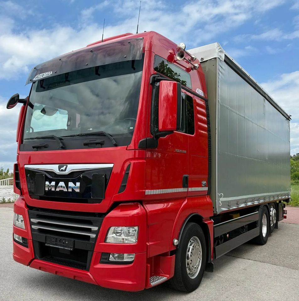 MAN TGX 26.500 / LIFT / 6X2 / KLIMA POSTOJOWA / 18PALET / E6 / FIRANKA / 18 TON ŁADOWNOŚĆ / WINDA / NISKI PRZEBIEG / JEDEN WŁAŚCICIEL / PODWIESZANA OŚ - Φορτηγό μουσαμάς: φωτογραφία 1 MAN TGX 26.500 / LIFT / 6X2 / KLIMA POSTOJOWA / 18PALET / E6 / FIRANKA / 18 TON ŁADOWNOŚĆ / WINDA / NISKI PRZEBIEG / JEDEN WŁAŚCICIEL / PODWIESZANA OŚ - Φορτηγό μουσαμάς: φωτογραφία 1