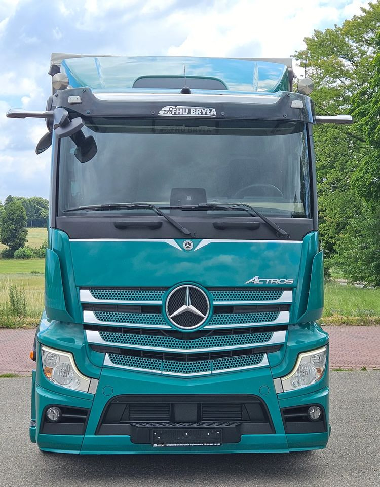 Mercedes-Benz ACTROS 1833 / BURTO-FIRANKA / WINDA / 18 PALET / 8600 ŁADOWNOŚĆ / AUTOMAT / DUŻY SILNIK / 10.2019 ROK / SYPIALKA / LEDY / KAMERY / VIRTUAL COCPIT/ JAK NOWY - Φορτηγό μουσαμάς: φωτογραφία 3 Mercedes-Benz ACTROS 1833 / BURTO-FIRANKA / WINDA / 18 PALET / 8600 ŁADOWNOŚĆ / AUTOMAT / DUŻY SILNIK / 10.2019 ROK / SYPIALKA / LEDY / KAMERY / VIRTUAL COCPIT/ JAK NOWY - Φορτηγό μουσαμάς: φωτογραφία 3