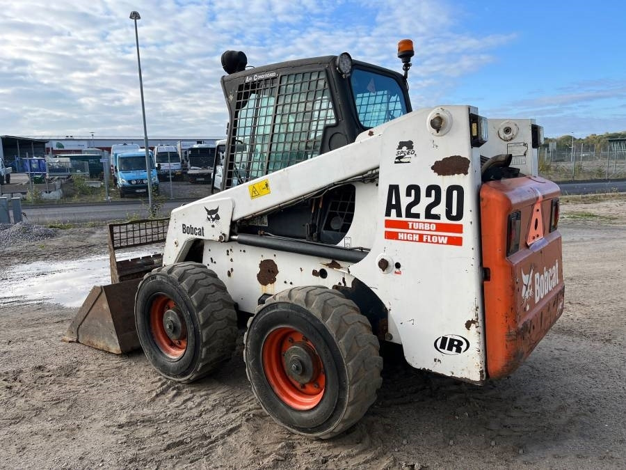 Bobcat A 220 - Φορτωτής πλάγιας ολίσθησης: φωτογραφία 4 Bobcat A 220 - Φορτωτής πλάγιας ολίσθησης: φωτογραφία 4