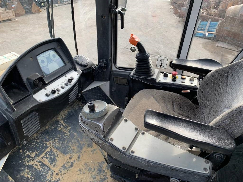 Μίσθωση Bomag BW 213 D H-4  Bomag BW 213 D H-4: φωτογραφία 9