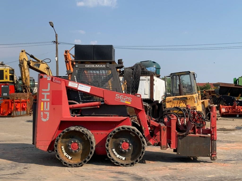 Gehl SL5625 - Φορτωτής πλάγιας ολίσθησης: φωτογραφία 5 Gehl SL5625 - Φορτωτής πλάγιας ολίσθησης: φωτογραφία 5