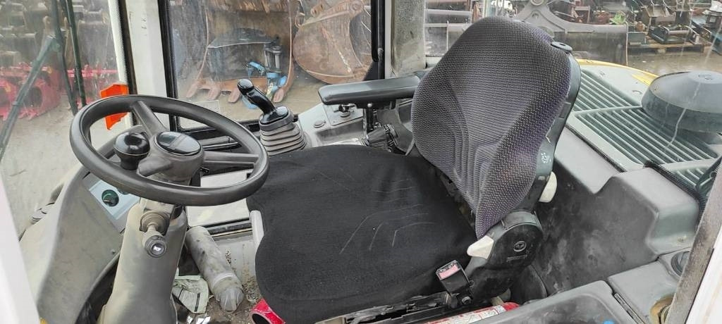 Liebherr L 506 - Ελαστιχοφόρος φορτωτής: φωτογραφία 3 Liebherr L 506 - Ελαστιχοφόρος φορτωτής: φωτογραφία 3