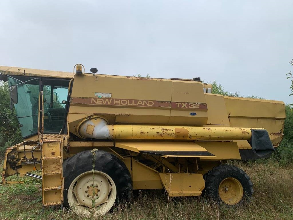 Θεριζοαλωνιστική μηχανή New Holland TX 32: φωτογραφία 6