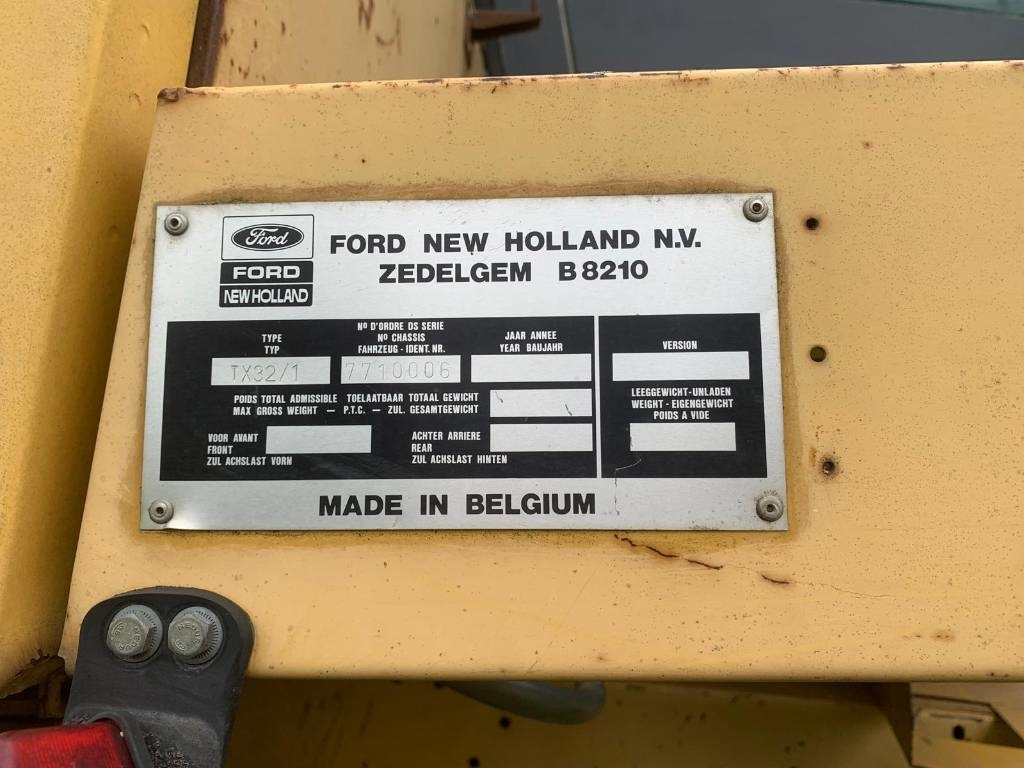 Θεριζοαλωνιστική μηχανή New Holland TX 32: φωτογραφία 13